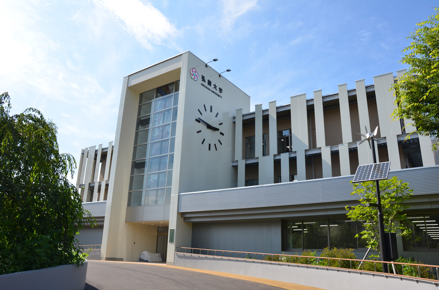 改修された事務局棟